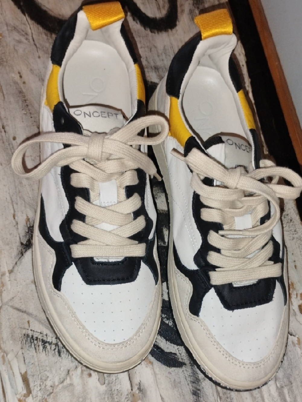 Oncept Mens New Never Worn White, Black & Yellow Low-Top Sneakers. Sz 11
